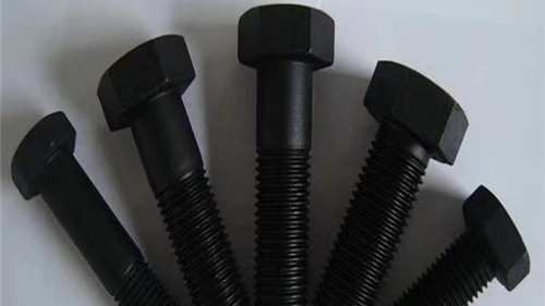 使用工程機械螺栓連接還是采用焊接方式連接?